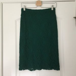 Elegant Lace Pencil Skirt: Wedding Guest Attire